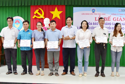 Bế giảng lớp “Nâng cao kỹ năng quản lý và ứng dụng công nghệ chuyển đổi số cho cán bộ, nhân viên hợp tác xã”