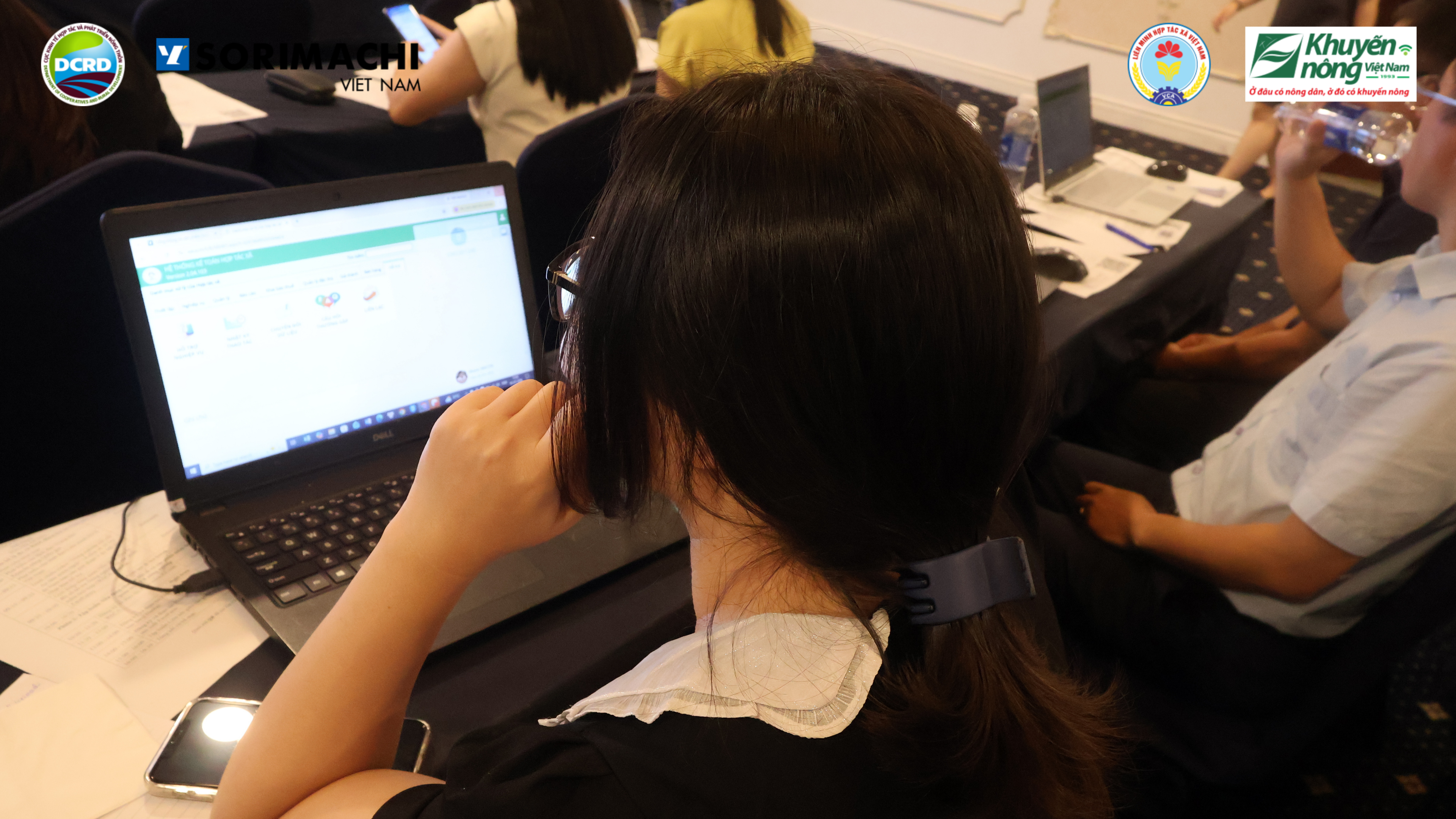 Trong phiên thực hành, các học viên được trực tiếp thao tác trên từng phần mềm và tính năng liên kết